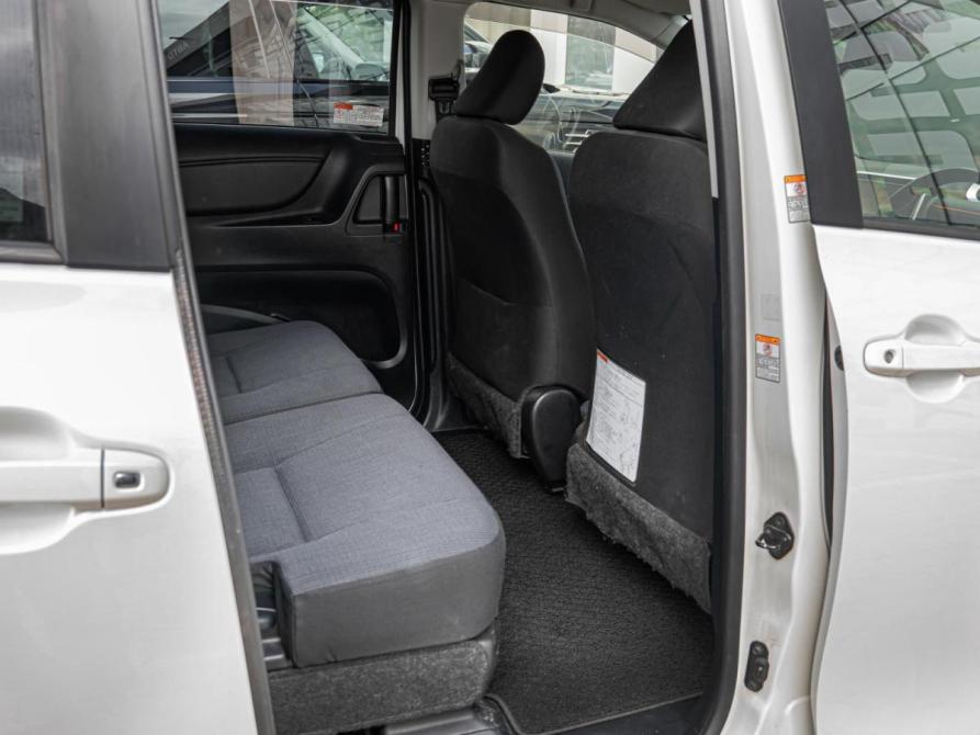 Toyota Sienta II Краснодар  - изображение 13