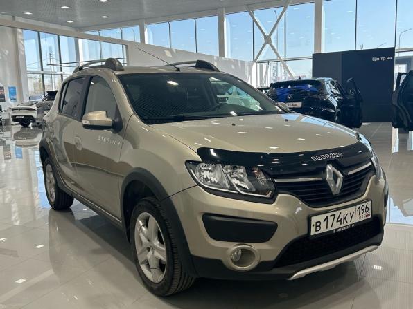Renault Sandero II с пробегом 2015 года, цена 900 000 рублей, 75850 км, хэтчбек, Автокод Объявления