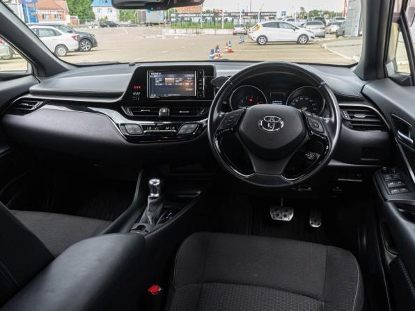 Toyota C-HR I с пробегом 2018 года, цена 1 930 000 рублей, 68267 км, внедорожник, Автокод Объявления
