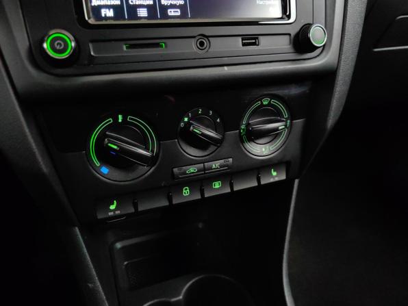 Skoda Rapid I Рестайлинг с пробегом 2018 года, цена 999 000 рублей, 123406 км, лифтбек, Автокод Объявления