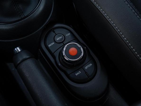 Mini Hatch III (F55/F56) Рестайлинг с пробегом 2020 года, цена 2 230 000 рублей, 59469 км, хэтчбек, Автокод Объявления