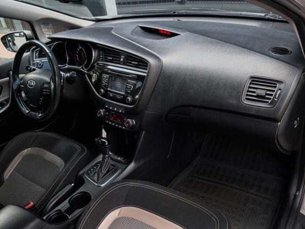 Kia Ceed II Рестайлинг с пробегом 2016 года, цена 1 330 000 рублей, 179741 км, универсал, Автокод Объявления