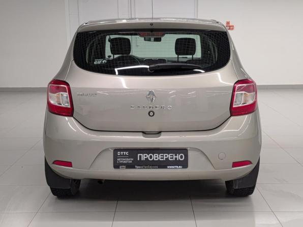 Renault Sandero II с пробегом 2015 года, цена 689 000 рублей, 151086 км, хэтчбек, Автокод Объявления