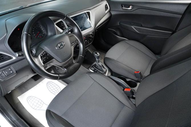 Hyundai Solaris II с пробегом 2017 года, цена 1 299 000 рублей, 112232 км, седан, Автокод Объявления