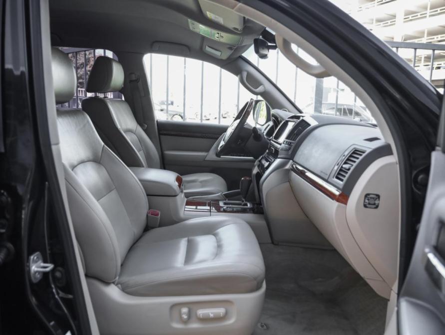 Toyota Land Cruiser 200 Series Рестайлинг 1 Санкт-Петербург  - изображение 29