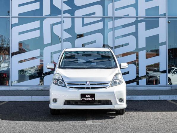 Toyota ISis I Рестайлинг с пробегом 2010 года, цена 1 252 000 рублей, 98252 км, компактвэн, Автокод Объявления