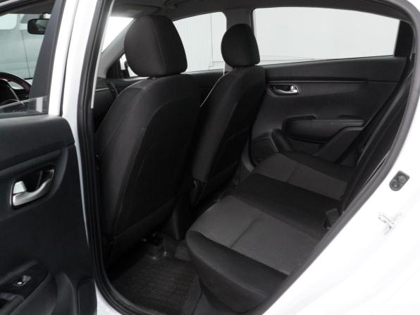 Kia Rio IV Рестайлинг с пробегом 2021 года, цена 1 735 000 рублей, 87933 км, седан, Автокод Объявления