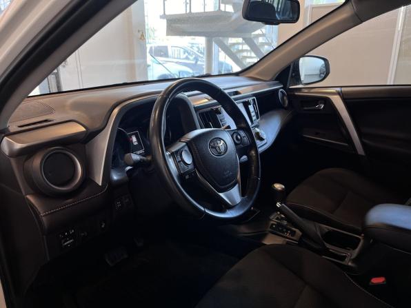 Toyota RAV4 IV (XA40) Рестайлинг с пробегом 2017 года, цена 2 195 000 рублей, 120149 км, внедорожник, Автокод Объявления