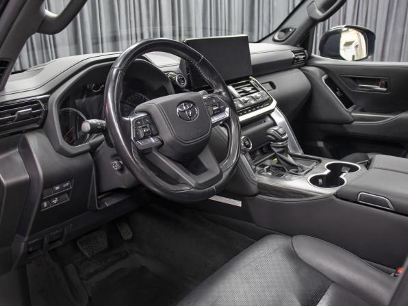 Toyota Land Cruiser 300 Series с пробегом 2022 года, цена 9 200 000 рублей, 124378 км, внедорожник, Автокод Объявления
