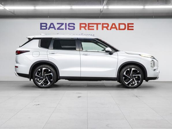 Mitsubishi Outlander IV с пробегом 2023 года, цена 3 600 000 рублей, 45475 км, внедорожник, Автокод Объявления