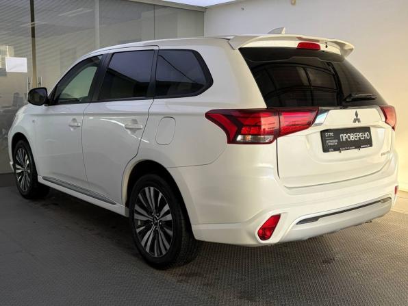Mitsubishi Outlander III Рестайлинг 3 с пробегом 2022 года, цена 2 500 000 рублей, 48306 км, внедорожник, Автокод Объявления