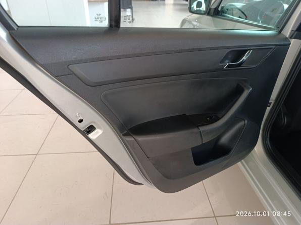 Skoda Rapid I с пробегом 2015 года, цена 950 000 рублей, 143659 км, лифтбек, Автокод Объявления