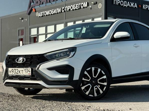Lada (ВАЗ) Vesta I Рестайлинг (NG) с пробегом 2024 года, цена 1 370 000 рублей, 64000 км, седан, Автокод Объявления