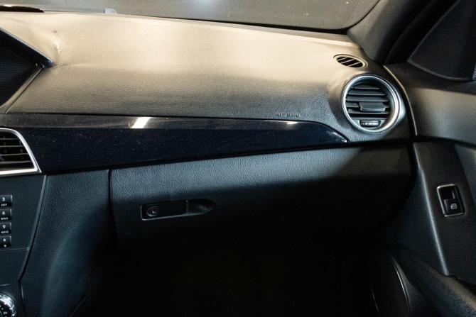 Mercedes-Benz C-Класс III (W204) Рестайлинг с пробегом 2012 года, цена 1 569 000 рублей, 265053 км, седан, Автокод Объявления