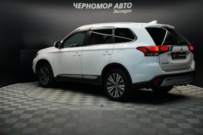 Mitsubishi Outlander III Рестайлинг 3 с пробегом 2021 года, цена 1 999 000 рублей, 123125 км, внедорожник, Автокод Объявления