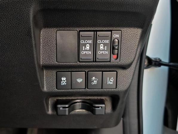 Honda Freed II Рестайлинг с пробегом 2023 года, цена 2 300 000 рублей, 17013 км, компактвэн, Автокод Объявления