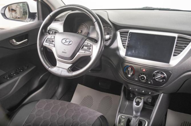 Hyundai Solaris II с пробегом 2018 года, цена 1 349 000 рублей, 101500 км, седан, Автокод Объявления