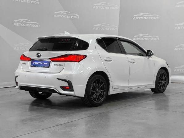 Lexus CT I Рестайлинг 2 с пробегом 2018 года, цена 2 120 000 рублей, 109707 км, хэтчбек, Автокод Объявления