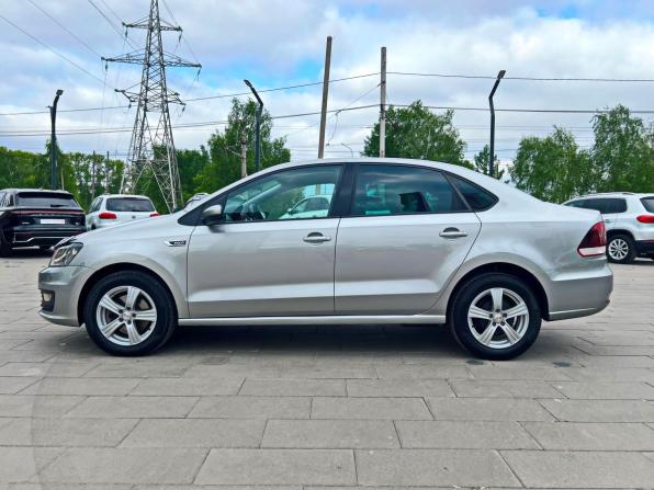 Volkswagen Polo V Рестайлинг с пробегом 2018 года, цена 1 124 800 рублей, 129460 км, седан, Автокод Объявления