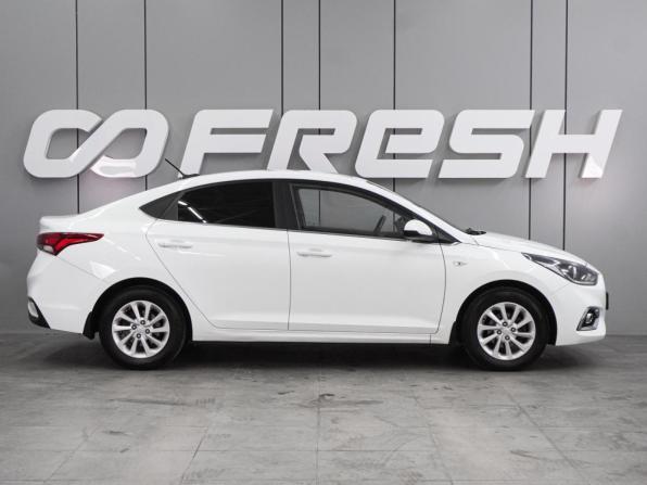 Hyundai Solaris II с пробегом 2018 года, цена 1 349 000 рублей, 155199 км, седан, Автокод Объявления