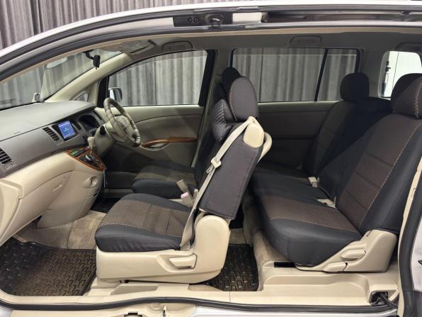 Toyota ISis I Рестайлинг с пробегом 2010 года, цена 1 089 000 рублей, 236000 км, минивэн, Автокод Объявления