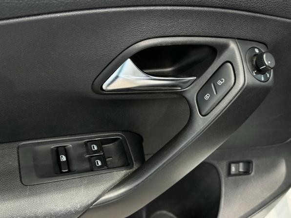 Volkswagen Polo V Рестайлинг с пробегом 2017 года, цена 950 000 рублей, 161584 км, седан, Автокод Объявления