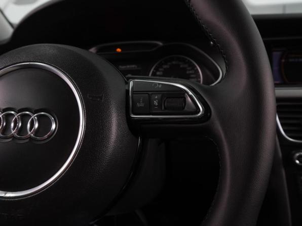 Audi A4 IV (B8) Рестайлинг с пробегом 2012 года, цена 1 099 000 рублей, 304751 км, седан, Автокод Объявления