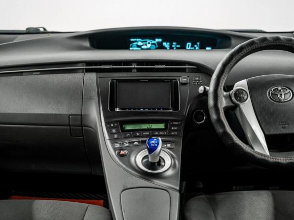 Toyota Prius III (XW30) с пробегом 2009 года, цена 1 050 000 рублей, 157095 км, лифтбек, Автокод Объявления