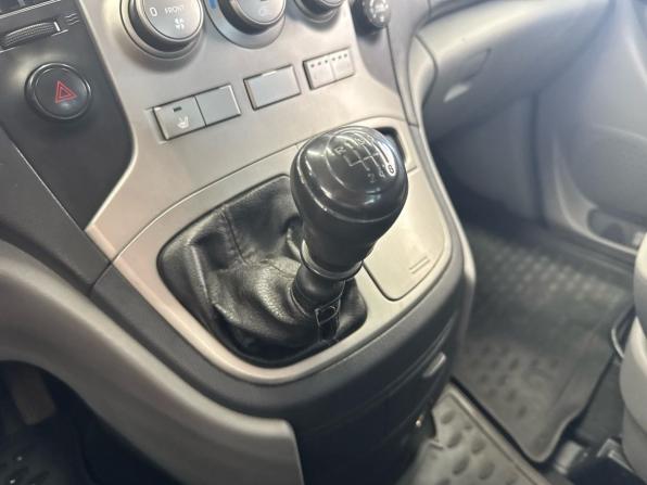 Hyundai H-1 II с пробегом 2012 года, цена 1 499 000 рублей, 223000 км, минивэн, Автокод Объявления