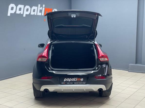 Volvo V40 Cross Country I Рестайлинг с пробегом 2017 года, цена 1 650 000 рублей, 126496 км, хэтчбек, Автокод Объявления