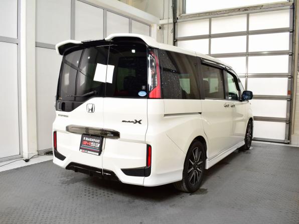 Honda Stepwgn V с пробегом 2017 года, цена 1 999 995 рублей, 107685 км, минивэн, Автокод Объявления