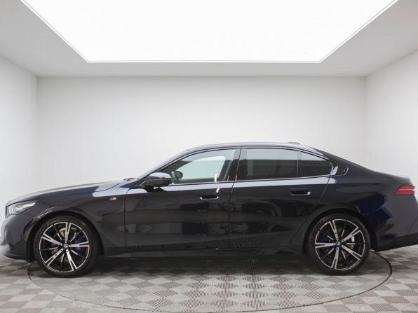 BMW 5 серии VIII (G60/G61/G68) с пробегом 2025 года, цена 9 990 000 рублей, 1210 км, седан, Автокод Объявления