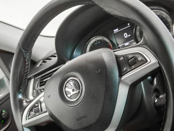 Skoda Rapid I с пробегом 2017 года, цена 976 200 рублей, 222335 км, лифтбек, Автокод Объявления