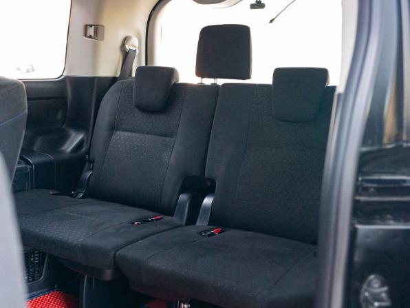 Toyota Noah III (R80) с пробегом 2017 года, цена 1 950 000 рублей, 94507 км, минивэн, Автокод Объявления