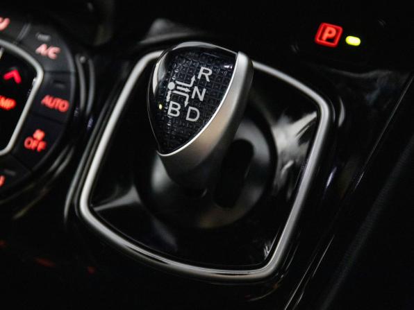Toyota Noah III (R80) Рестайлинг с пробегом 2018 года, цена 2 500 000 рублей, 130300 км, минивэн, Автокод Объявления