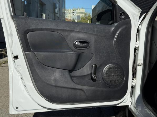 Renault Logan II с пробегом 2018 года, цена 350 000 рублей, 329873 км, седан, Автокод Объявления
