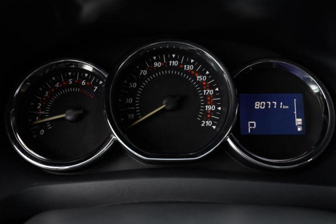 Renault Sandero II с пробегом 2016 года, цена 989 000 рублей, 80769 км, хэтчбек, Автокод Объявления