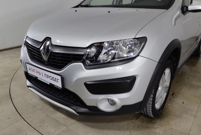 Renault Sandero II с пробегом 2015 года, цена 880 000 рублей, 105443 км, хэтчбек, Автокод Объявления