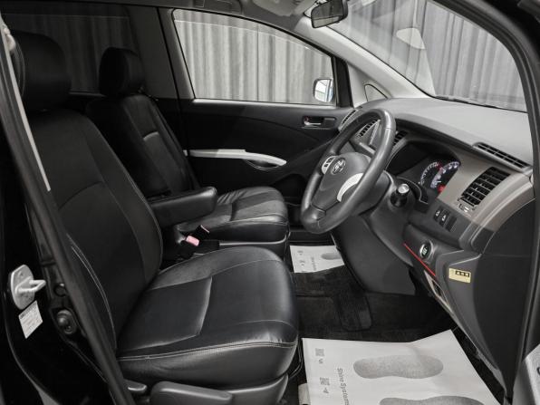 Toyota ISis I Рестайлинг с пробегом 2012 года, цена 1 270 000 рублей, 185000 км, минивэн, Автокод Объявления