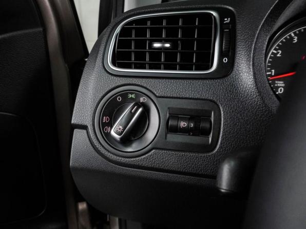 Volkswagen Polo V Рестайлинг с пробегом 2016 года, цена 1 039 000 рублей, 113631 км, седан, Автокод Объявления