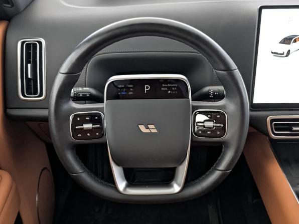 Li Auto (Lixiang) L7 I Рестайлинг с пробегом 2024 года, цена 6 000 000 рублей, 36636 км, внедорожник, Автокод Объявления
