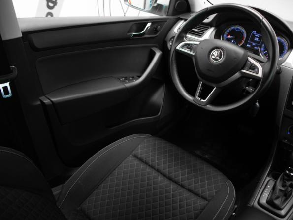 Skoda Rapid I с пробегом 2016 года, цена 1 345 000 рублей, 54405 км, лифтбек, Автокод Объявления