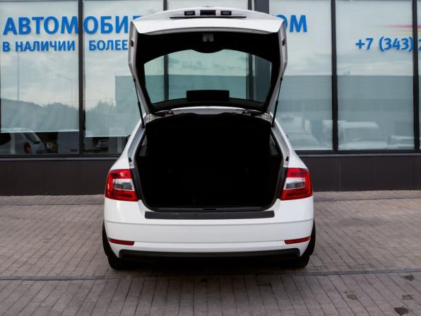 Skoda Octavia III (A7) Рестайлинг с пробегом 2018 года, цена 1 645 000 рублей, 157058 км, лифтбек, Автокод Объявления