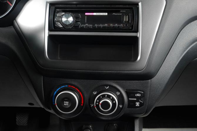 Kia Rio III с пробегом 2013 года, цена 1 069 000 рублей, 23800 км, хэтчбек, Автокод Объявления