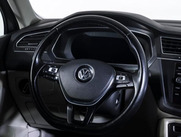 Volkswagen Tiguan II с пробегом 2017 года, цена 1 684 000 рублей, 258258 км, внедорожник, Автокод Объявления