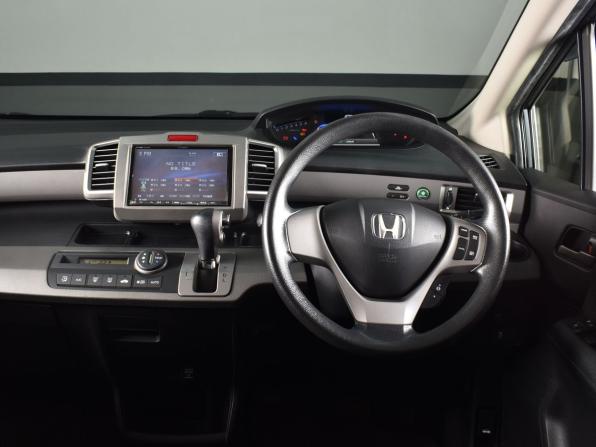 Honda Freed I Рестайлинг с пробегом 2012 года, цена 949 995 рублей, 186895 км, компактвэн, Автокод Объявления