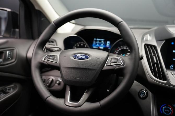 Ford Kuga II Рестайлинг с пробегом 2017 года, цена 1 770 000 рублей, 138000 км, внедорожник, Автокод Объявления