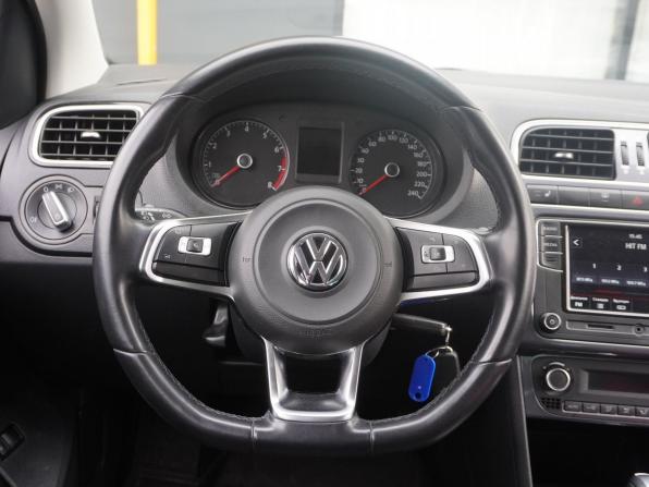 Volkswagen Polo V Рестайлинг с пробегом 2019 года, цена 1 443 000 рублей, 74922 км, седан, Автокод Объявления