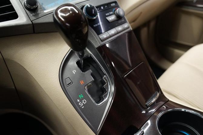Toyota Venza I Рестайлинг с пробегом 2012 года, цена 2 055 000 рублей, 188100 км, внедорожник, Автокод Объявления