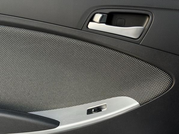 Hyundai Solaris I с пробегом 2014 года, цена 900 000 рублей, 125000 км, хэтчбек, Автокод Объявления